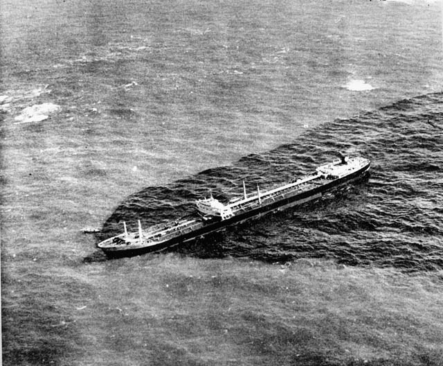 Image of an oil tanker and an oil spill