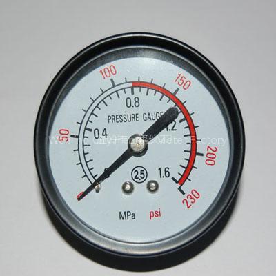 Image of an analog pressure gauge.