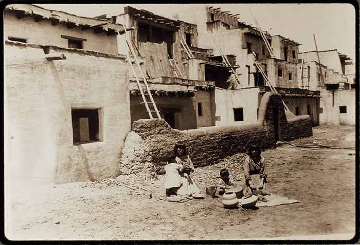 Unknown photographer, Maria Martinez and Ramoncita Gonzales making pottery, Painted Desert Exhibit, Panama-California Exposit