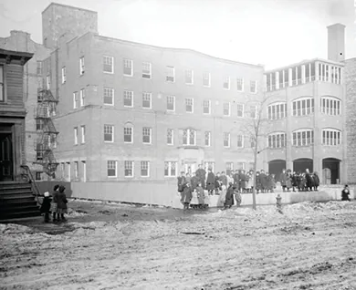 A photograph shows Hull House in Chicago.