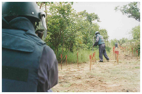  Landmine clearances in Angola, one legacy of the conflict. All images credit Justin Pearce.